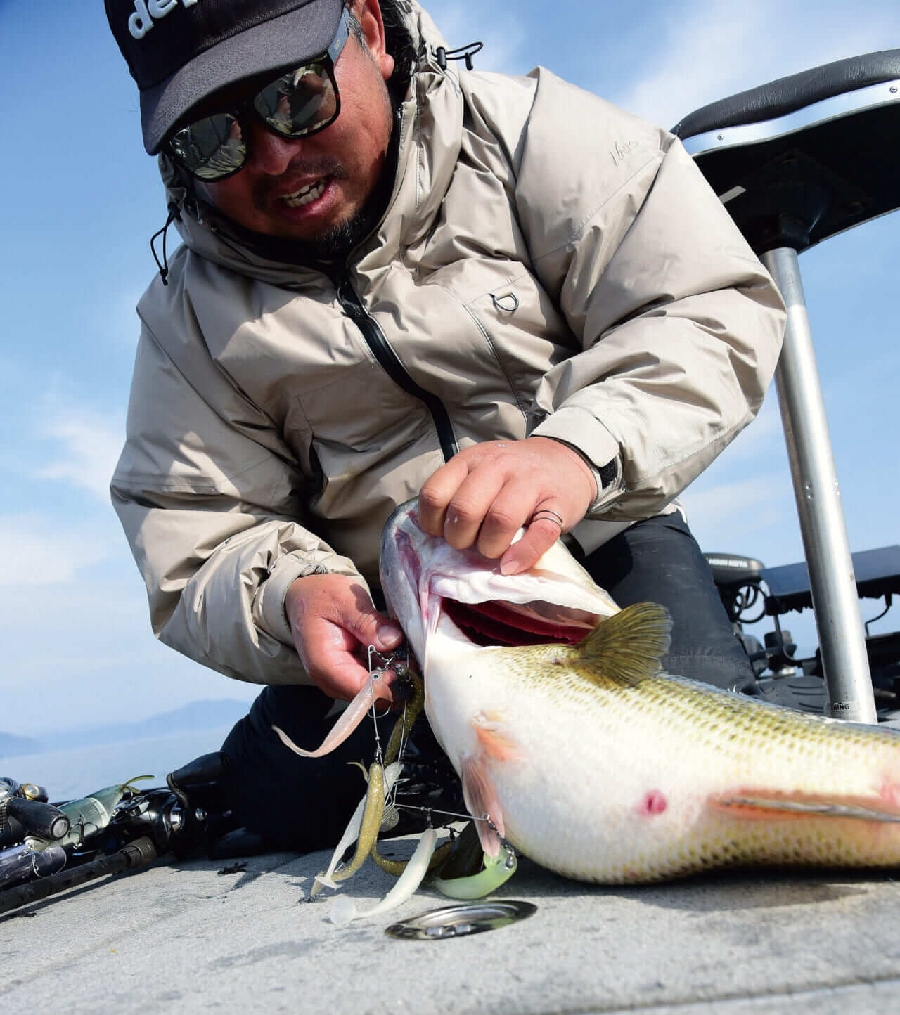 |デカいバスにはデカいルアー。山田祐五が貫く「不滅の法則」と、凍てつく湖上のリアル