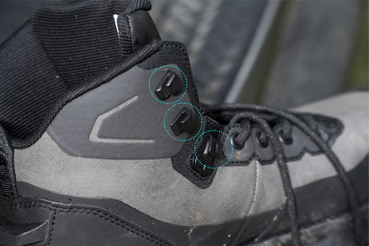 ｜シマノがこだわった一足。釣り人の足元のストレスを徹底軽減。日本人の足形に合わせた甲高幅広形状で、快適なモデルに。