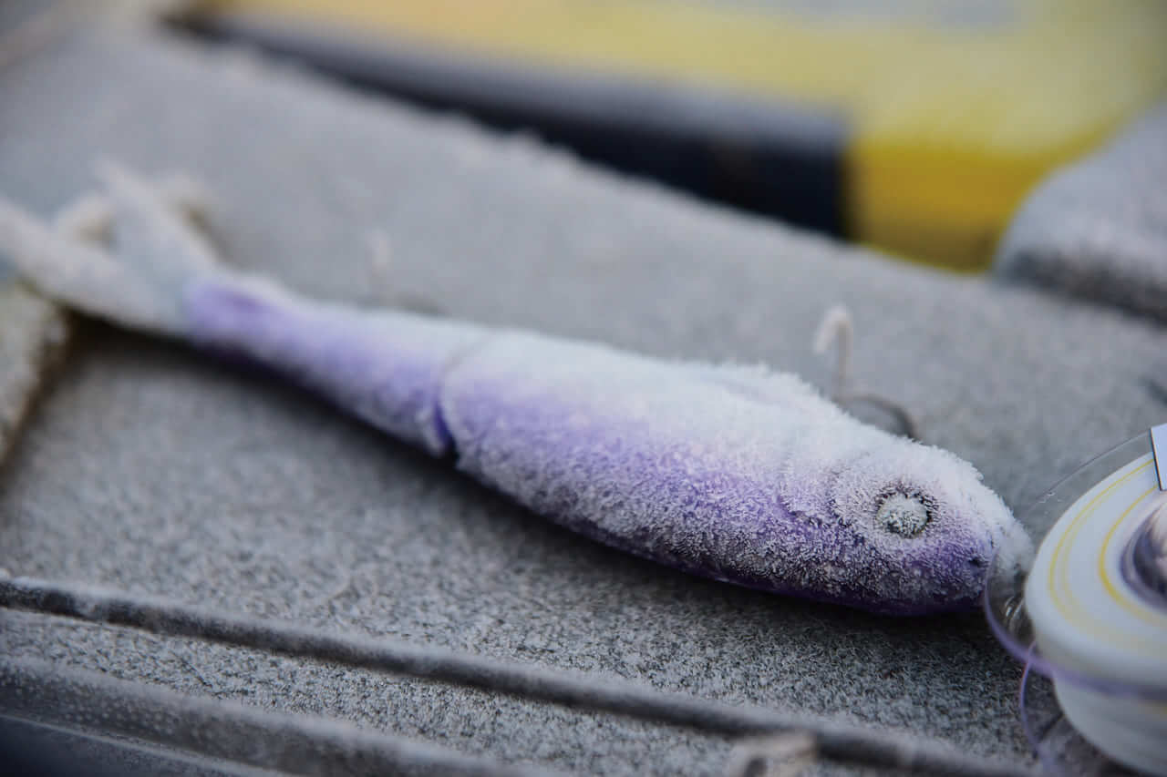 ｜デカいバスにはデカいルアー。山田祐五が貫く「不滅の法則」と、凍てつく湖上のリアル