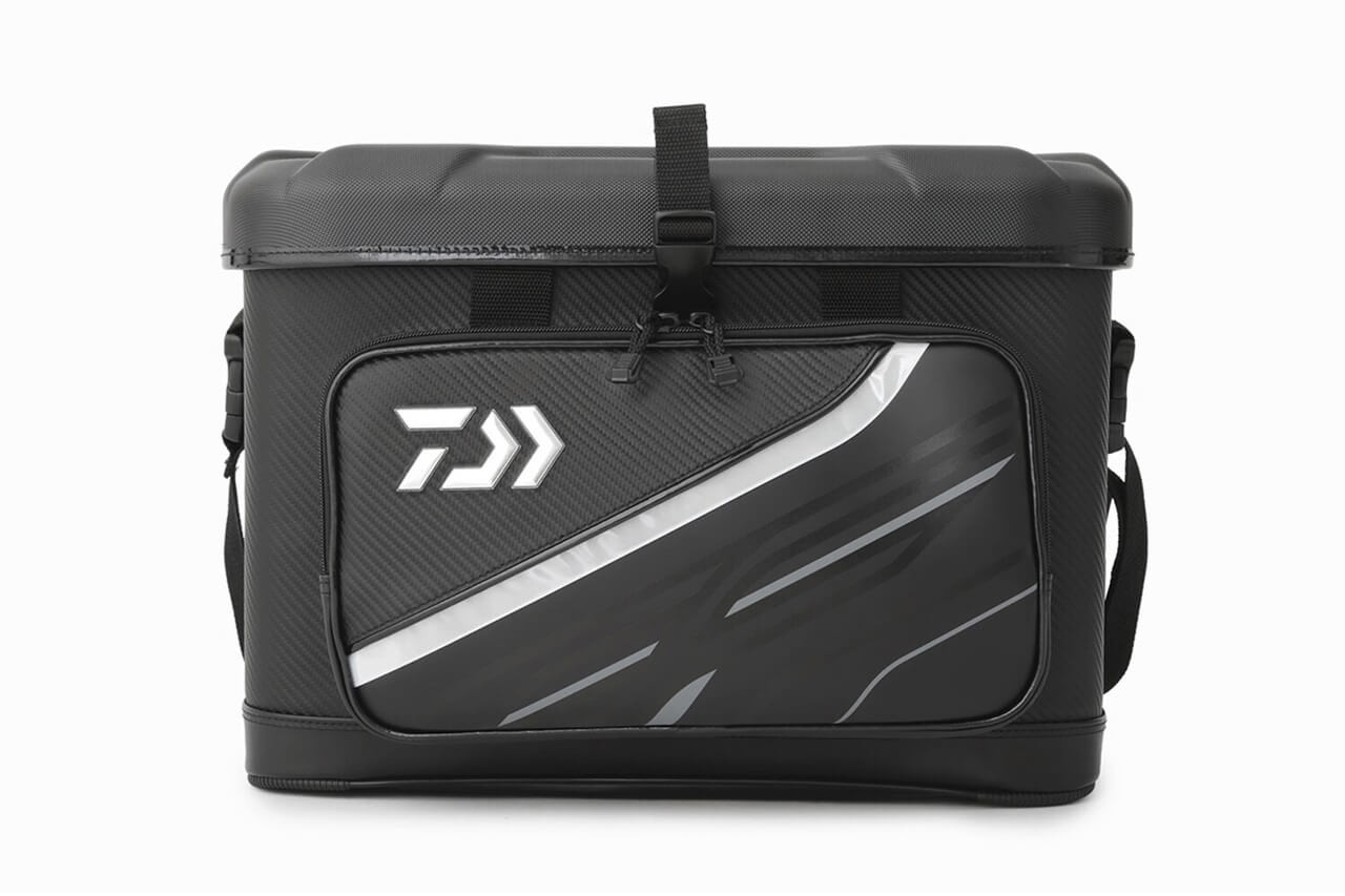 ｜「大事な釣具を保護」ABS素材を採用した『釣り専用バッグ』がDAIWAから登場。釣り場でのトラブルから中身をしっかり守る。