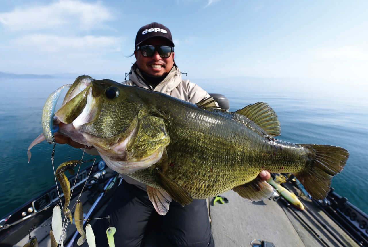 ｜デカいバスにはデカいルアー。山田祐五が貫く「不滅の法則」と、凍てつく湖上のリアル