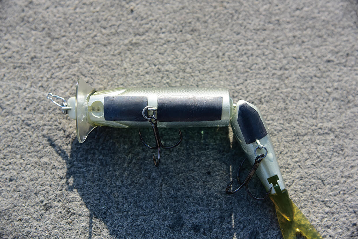 ｜デカいバスにはデカいルアー。山田祐五が貫く「不滅の法則」と、凍てつく湖上のリアル