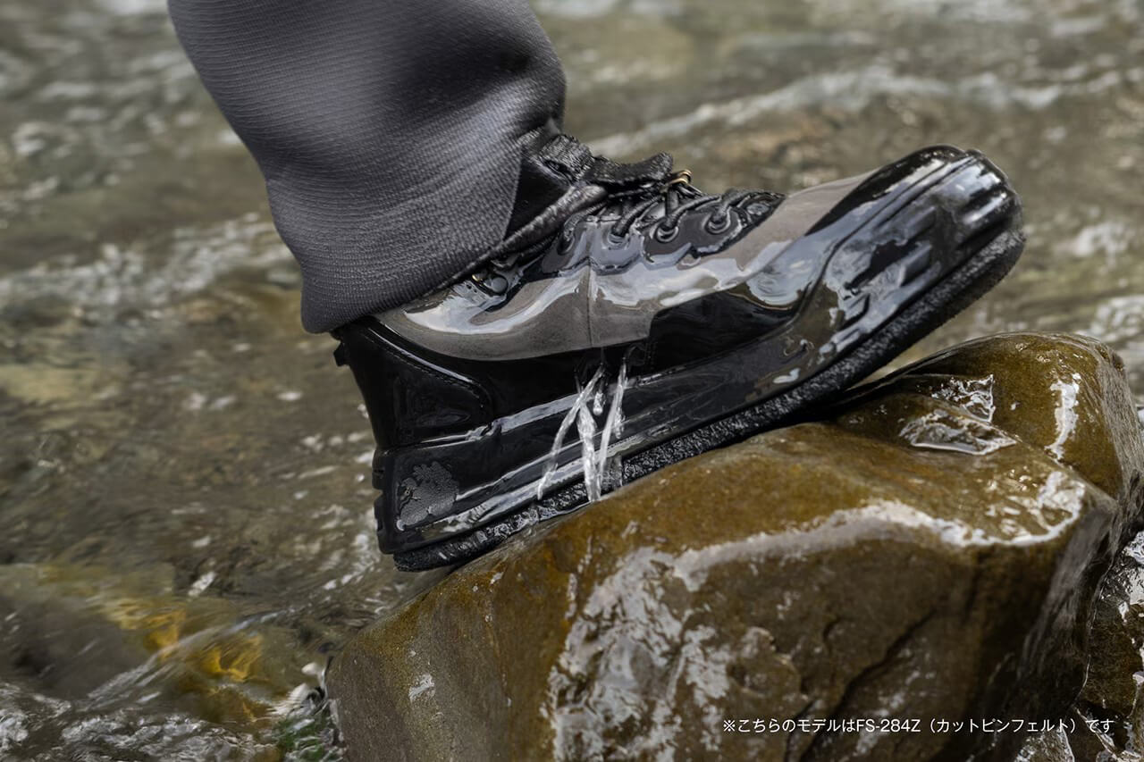 |シマノがこだわった一足。釣り人の足元のストレスを徹底軽減。日本人の足形に合わせた甲高幅広形状で、快適なモデルに。