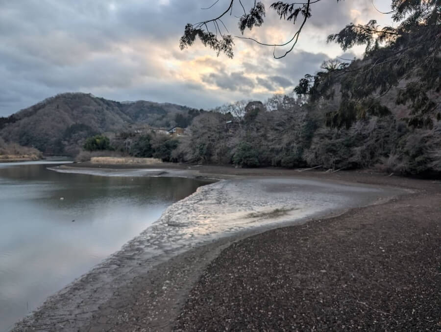｜ここも減水…「このままだと出船できないかも」ただ地形把握には好機。水中は春に向かっていっている！
