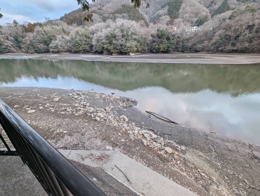 ｜ここも減水…「このままだと出船できないかも」ただ地形把握には好機。水中は春に向かっていっている！