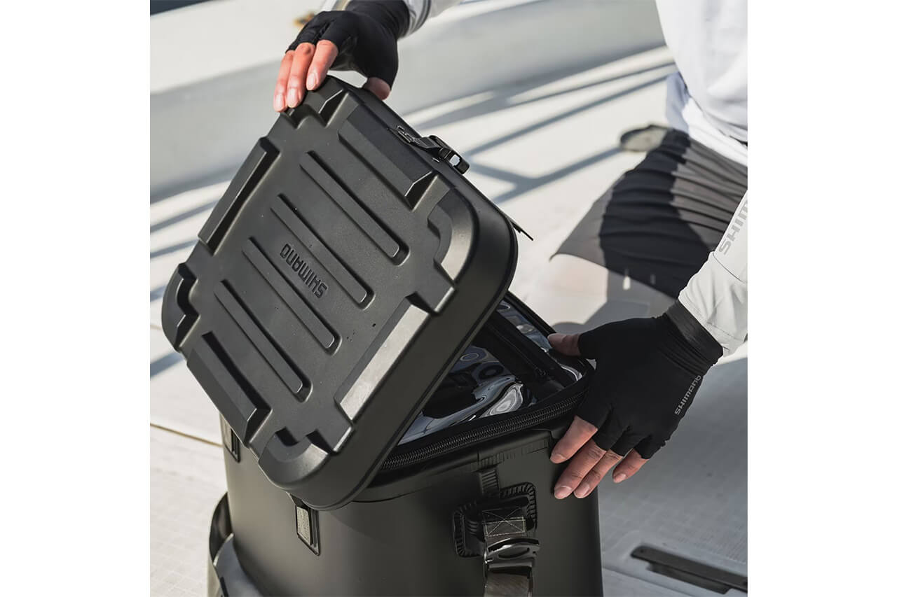 |「こういうのが欲しかった」シマノから登場する新型バッカン。スタッキングシステムで、自分だけの収納を構築できるモデルに。