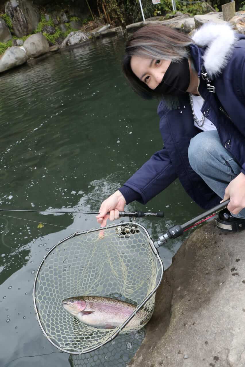 ｜「使えば釣れる魔法のようなルアーではありません」フェザージグを本気で使い込むための教科書。