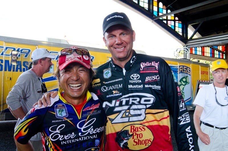 |『バス釣り上達100のヒント』CH.16「ついに発売のブルポイントシャッド! ジャックハンマーの性能を引き出すだけじゃない!?」【帰ってきた、シン・ネバギバ。】清水盛三、インタビュー連載!!