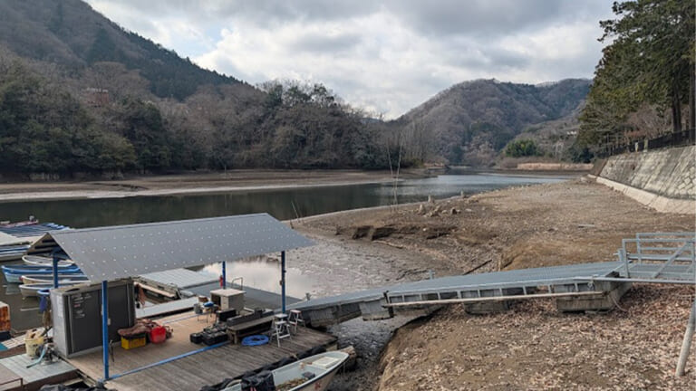 過去にないほど減水中の相模湖。それでも釣果に結び付ける方法とは？【大津清彰のバス釣り真相解明】