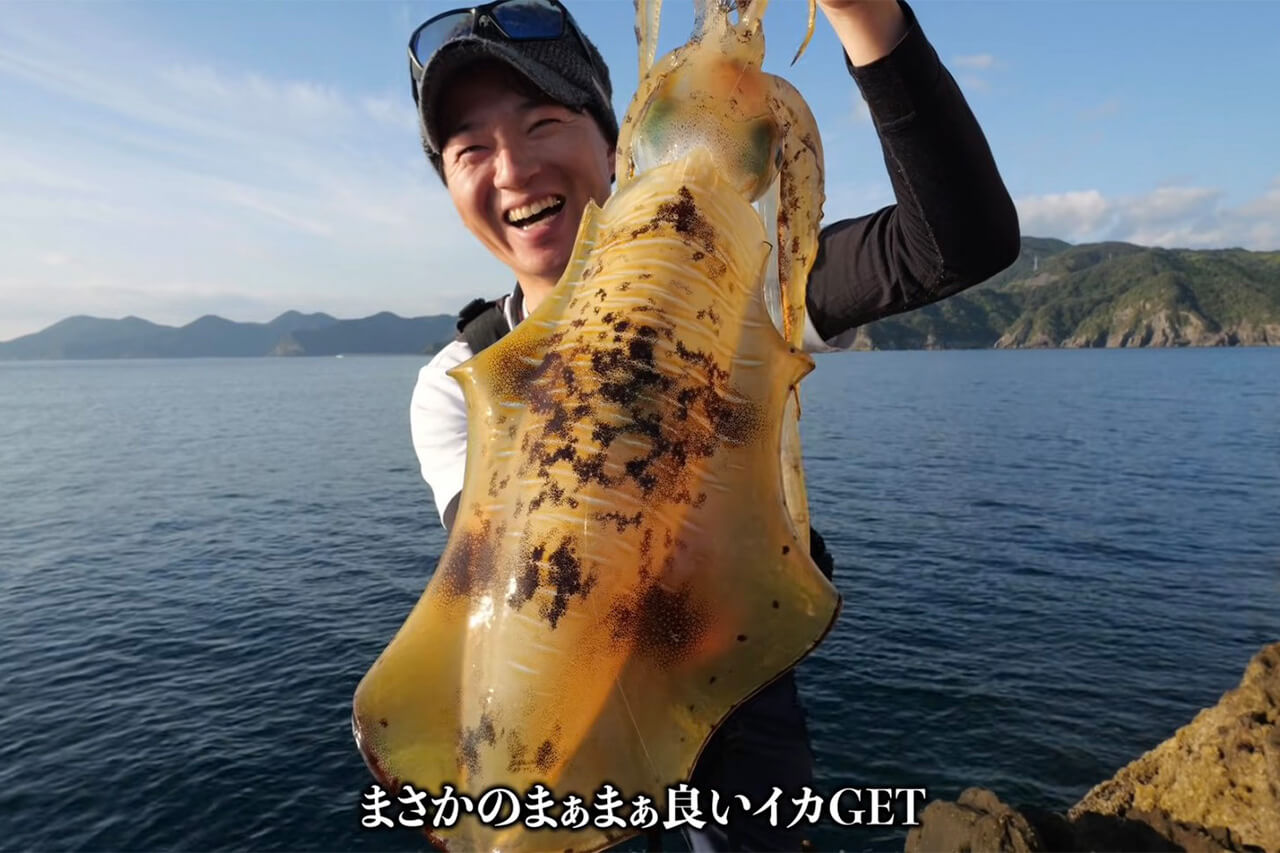 ｜「コレ、デカいぞ…」港近くの『無人島』に泊まり込んで“モンスター”を狙った結果。贅沢過ぎる状況に視聴者も驚愕。