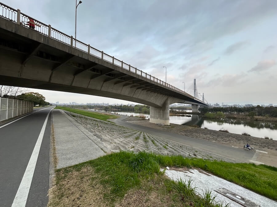 |50アップ連発、そして2年連続オカッパリでロクマル。足で稼いだ価値ある1本!「重さは自己記録更新です」【週刊ササカツ無双】