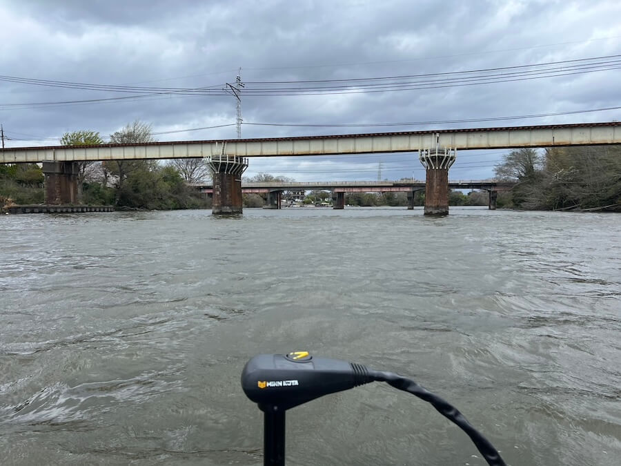 ｜ボートで大苦戦もあのルアーだけには反応あり。ちょっと頼りすぎ！？「ちなみにバスボート購入も検討中…」【鈴木翔のIT’S SHO TIME !!!】