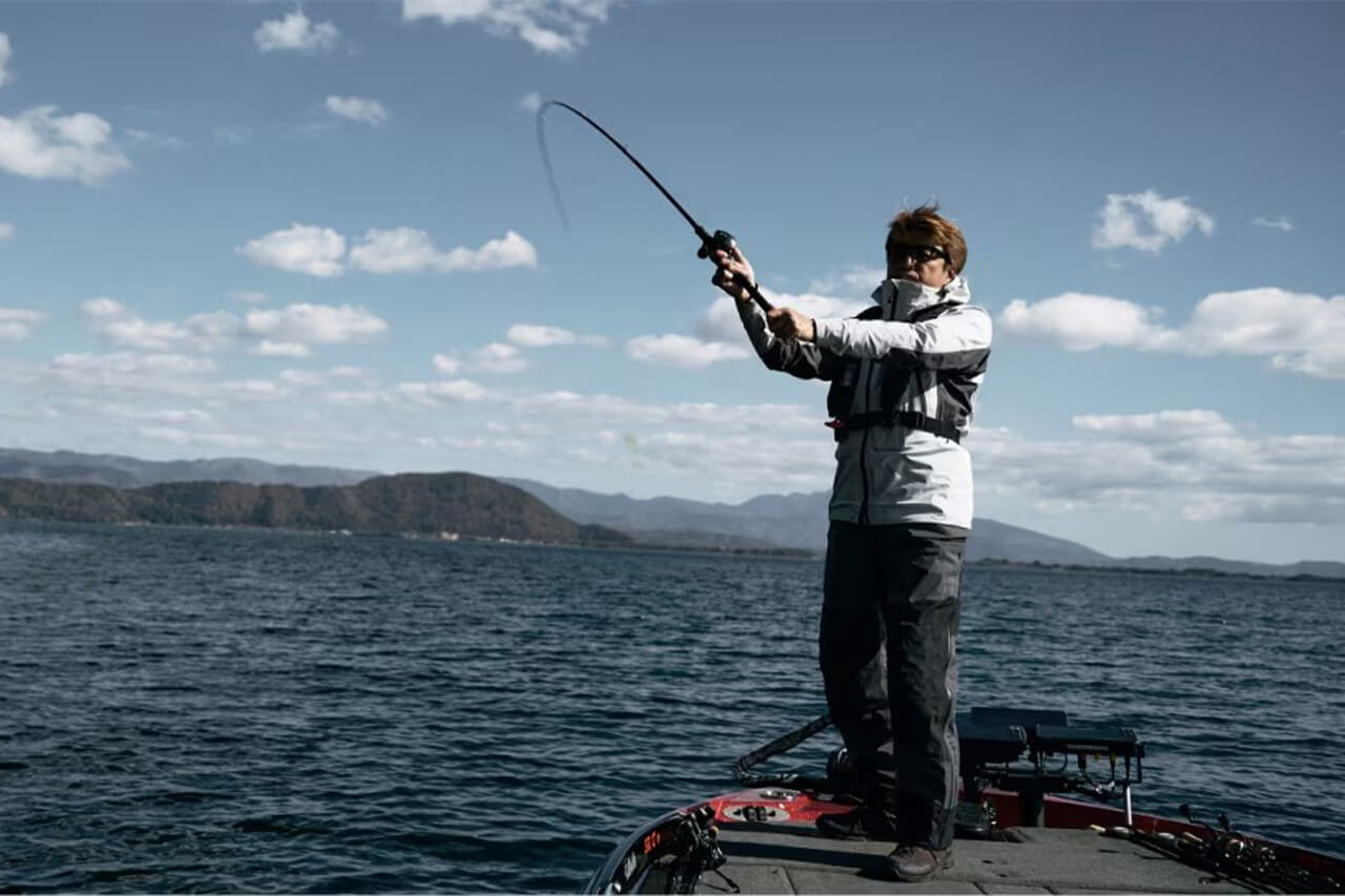 ｜シマノから『釣り専用ストレッチビブ』が登場。大手メーカーが理想を追求したフラッグシップの1着。ゴアテックス採用で防水性能も万全に。