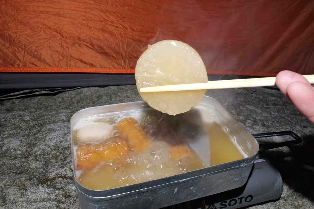 ｜「コレ、デカいぞ…」港近くの『無人島』に泊まり込んで“モンスター”を狙った結果。贅沢過ぎる状況に視聴者も驚愕。