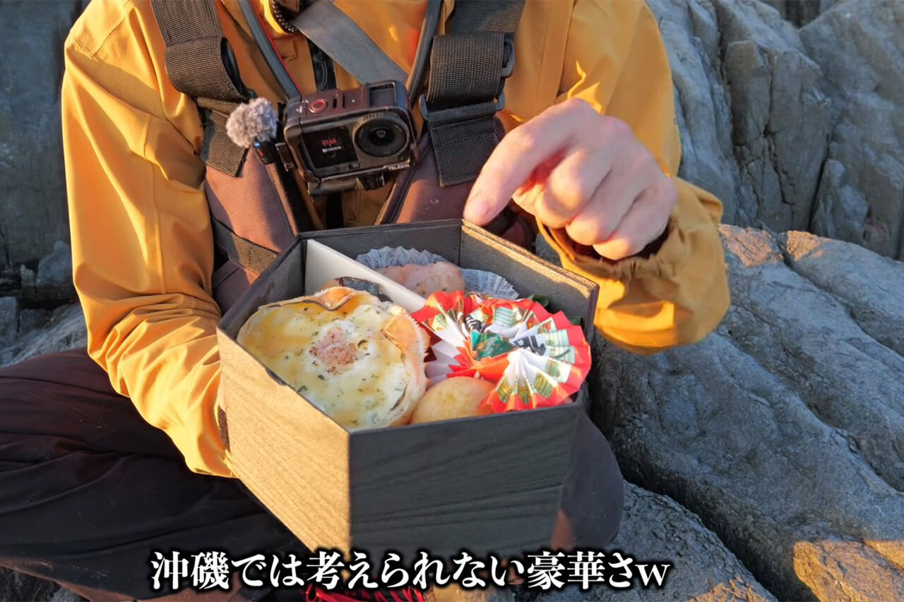 ｜日本最高峰の離島で揚がった『人よりデカい魚』。まさかの“体型”に撮影者の笑いが止まらない。30万回再生された釣り動画。