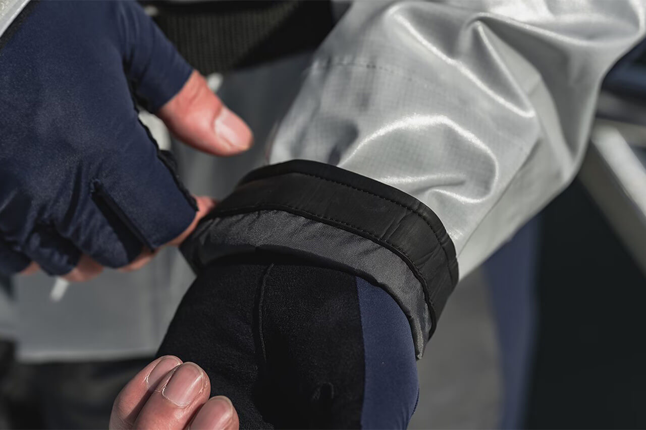 ｜シマノから登場する新作ウェア。汚れにくく、メンテナンス性に優れた「ステインシールド」を採用した完成度の高い1着に。