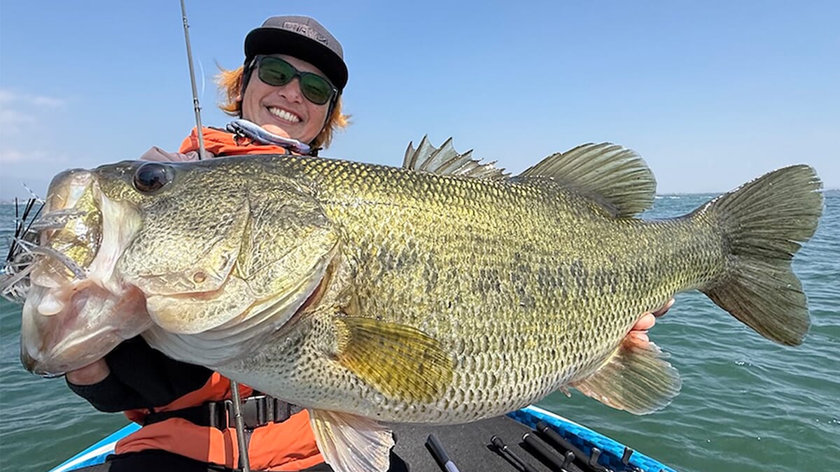 ｜早春に釣れすぎるゴールデンコンビ。「今年これで何本釣ったんだろう…」シーズン終盤までビッグバスが釣れまくり！【大西健太のOKレポート】