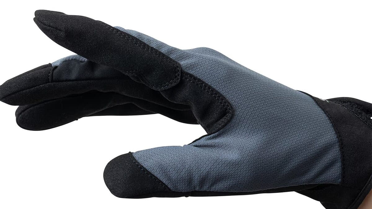 ｜「ガシガシ使える」高耐久グローブがシマノから登場。ストレッチニットも搭載し、動きさやすさも両立した1着に。