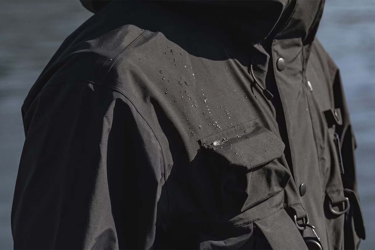 ｜『万能レインジャケット』がシマノから登場。バッグ不要レベルの収納力で、着るだけで釣りに行ける画期的な1着に。