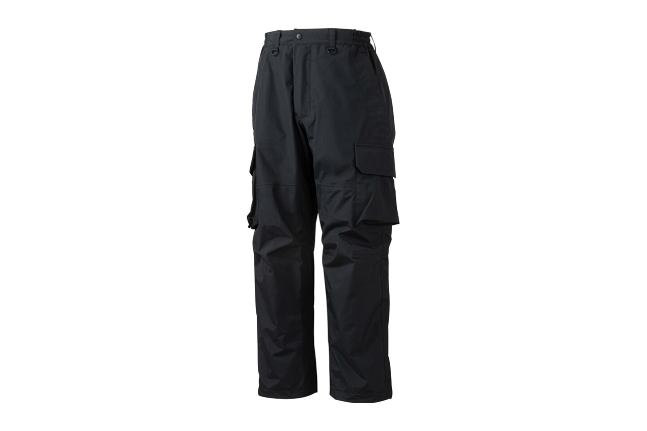 ｜「もはやバッグいらず」シマノから収納力抜群のレインパンツが登場。海水対応の撥水力で、どんなフィールドでも活躍する1着に。