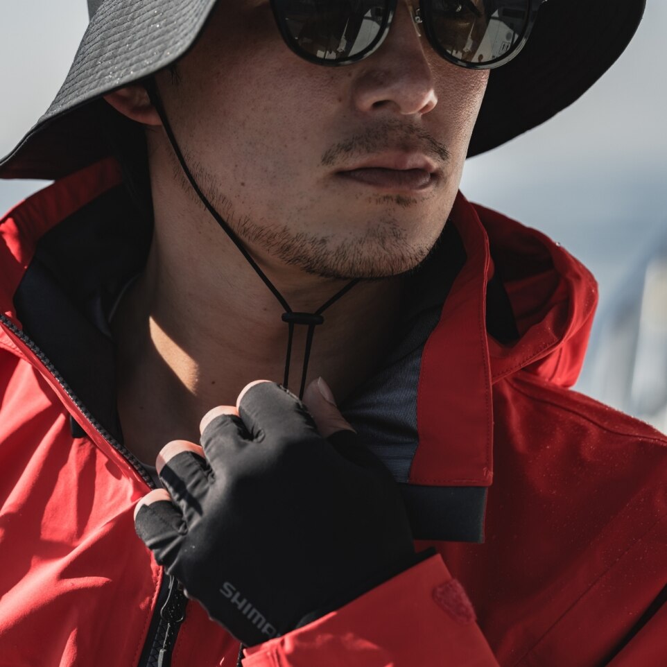 ｜釣りメーカーのシマノが作った『レインハット』。“ドライシールド＋”をクリアした防水性に、海水対応の特殊撥水加工を施した1着に。