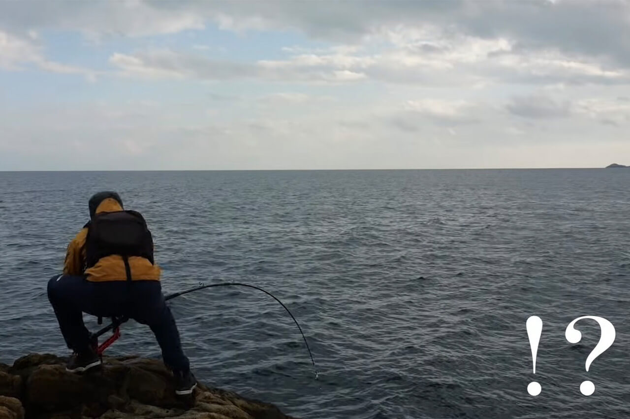 ｜「コレ、デカいぞ…」港近くの『無人島』に泊まり込んで“モンスター”を狙った結果。贅沢過ぎる状況に視聴者も驚愕。