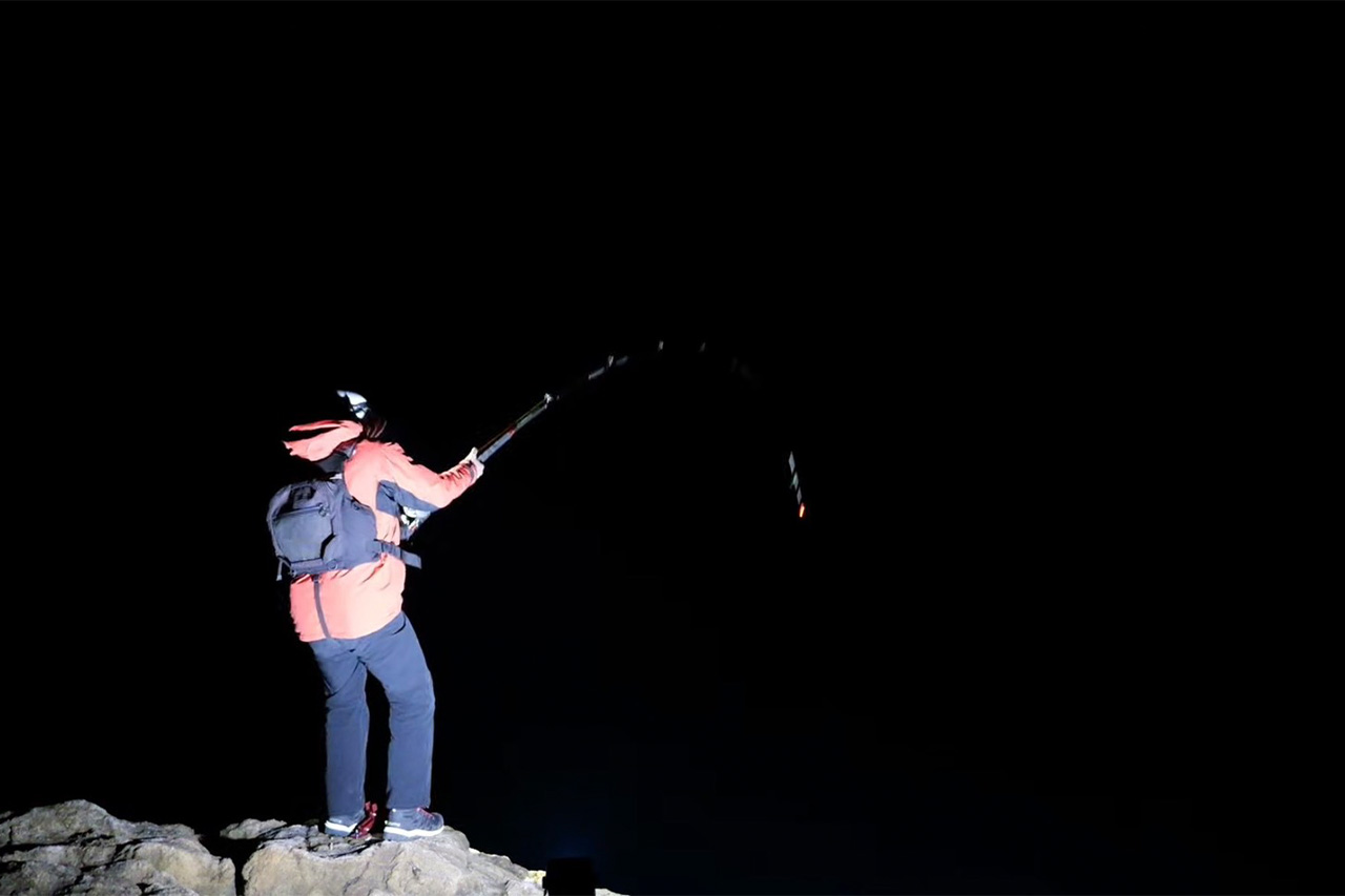 ｜「コレ、デカいぞ…」港近くの『無人島』に泊まり込んで“モンスター”を狙った結果。贅沢過ぎる状況に視聴者も驚愕。