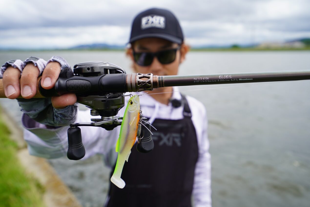 ｜日本生まれでアメリカでも大活躍中！話題のスイムベイトの使い方を若手岸釣りアングラーが解説！