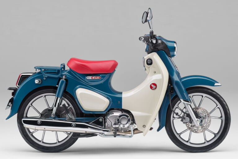 2026 ホンダ スーパーカブC125|パールボスポラスブルー|釣り場の奥地へ潜入! アングラーから圧倒的支持を集めるホンダ「カブ」シリーズ最新モデルまとめ