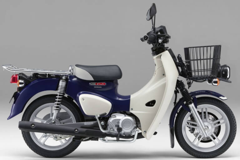 ホンダ スーパーカブ110プロ|セイシェルナイトブルー|釣り場の奥地へ潜入! アングラーから圧倒的支持を集めるホンダ「カブ」シリーズ最新モデルまとめ