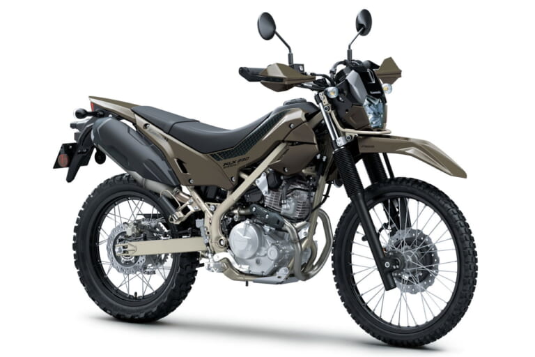 カワサキKLX230シェルパS|ミディアムクラウディグレー|「男の憧れだよね」「やってみたい」悪路も狭い道もアクセス抜群。釣り人にオススメのオフロード・アドベンチャーバイク4選。
