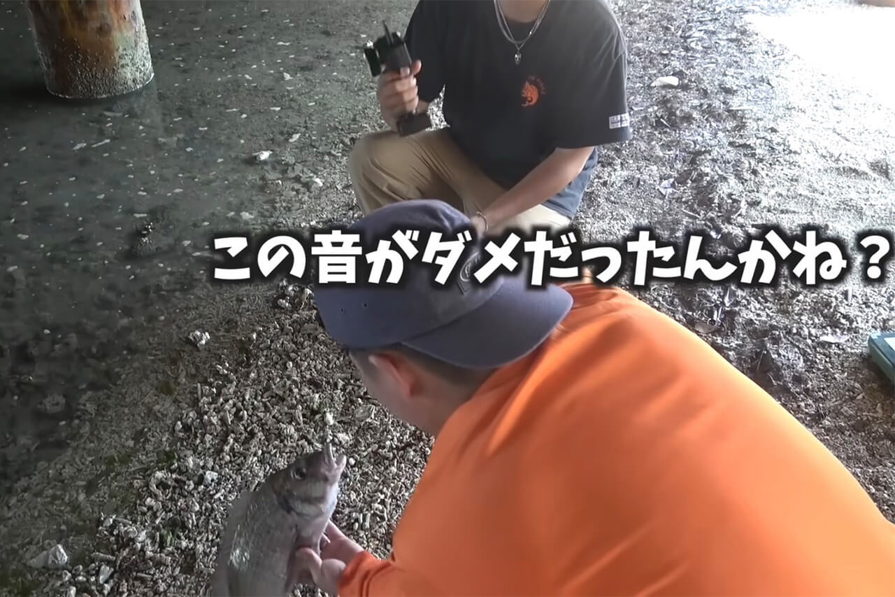 |【驚愕】「この発想はスゴすぎ」ラジコンボートが“大転覆”。人が入れない「禁断の場所」でまさかの大物フィッシング
