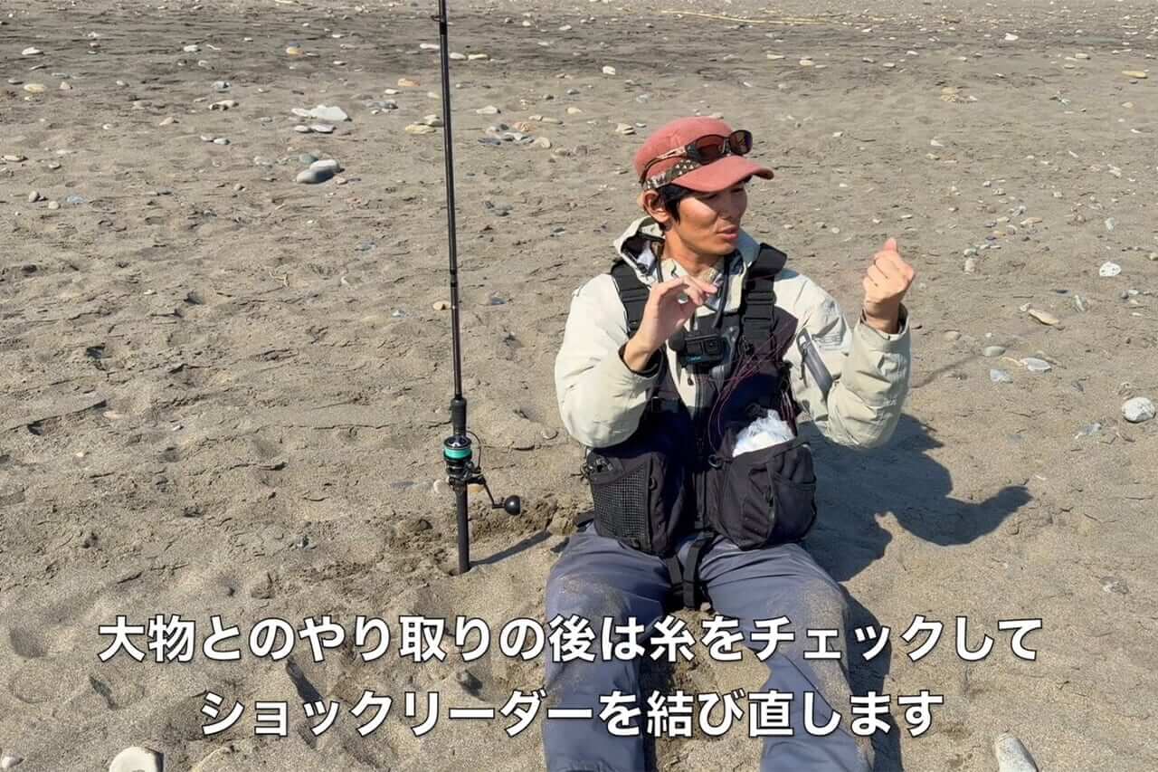 |「こんなのアリ?」「やばい、食った」狙いの『巨大魚』が小魚を丸呑み。まさかの釣れ方に、撮影者も唖然。