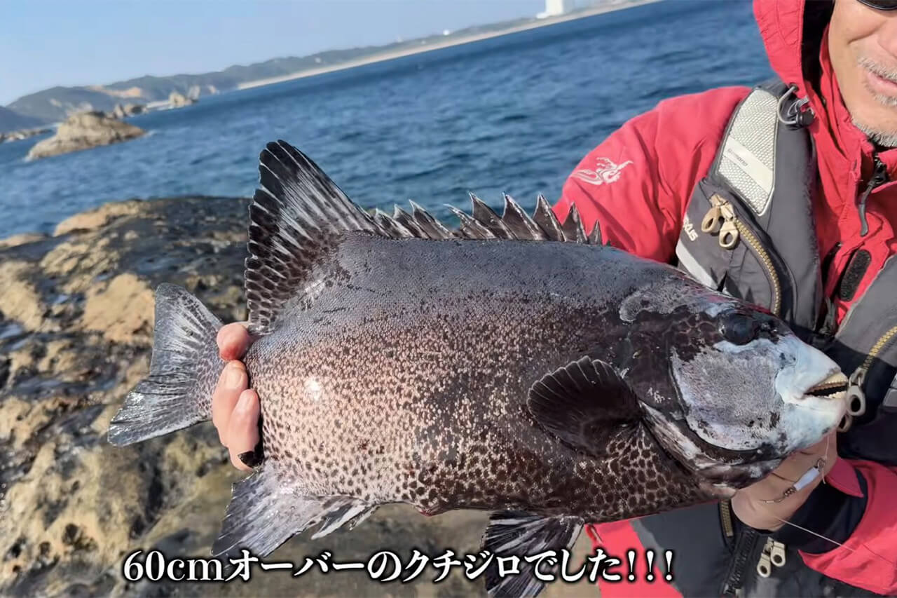 ｜「ヤバい、止まってくれ…」「嘘やろ、デカすぎ」“幻の魚”が潜む『海溝』へ乗り込んだ結果がスゴイ。「ビギナーズラックにも程がある」