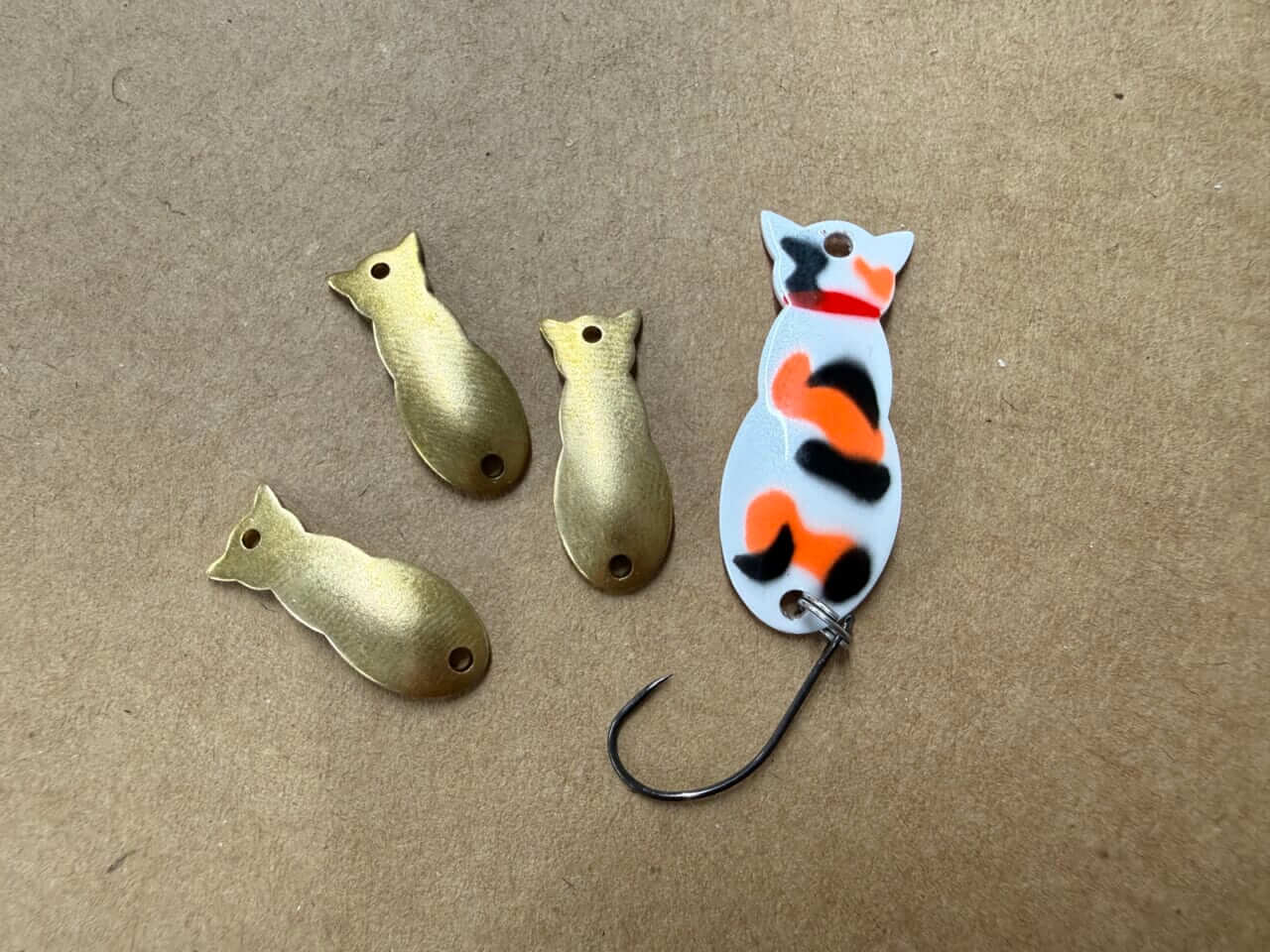 ｜「ネタじゃなかった。猫が釣ってきた！」新ウエイト入荷＆販売開始！/にゃんこすぷーん