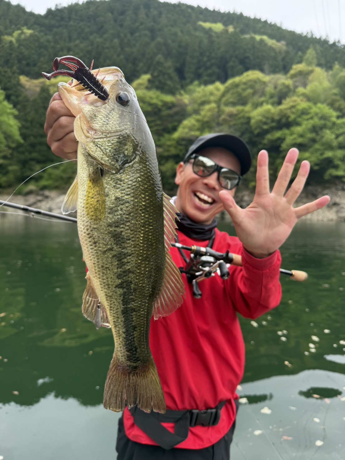 ｜「ミッドスポーンはスローダウンで」大切なのは止めることワームを少し浮かせるだけでバイト数がUP！