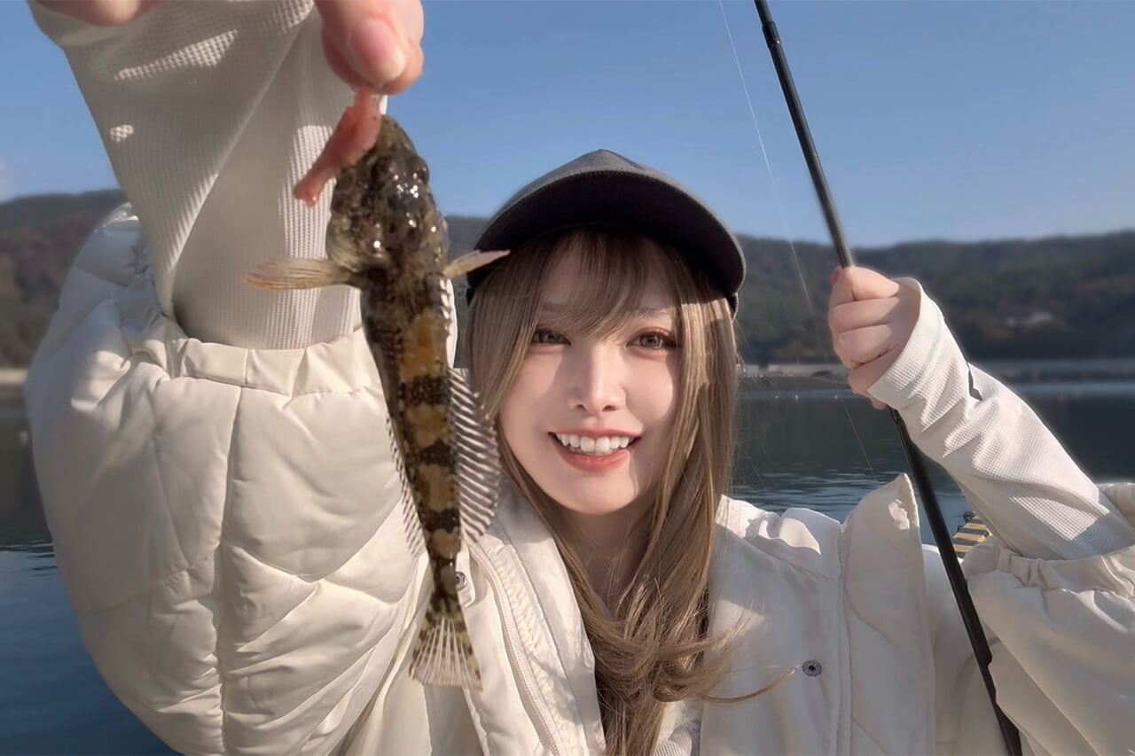 |「たまにしか釣れないレアキャラ」イチゴ味のエサで釣りをしたら、“美少女”がまさかの爆釣に…。