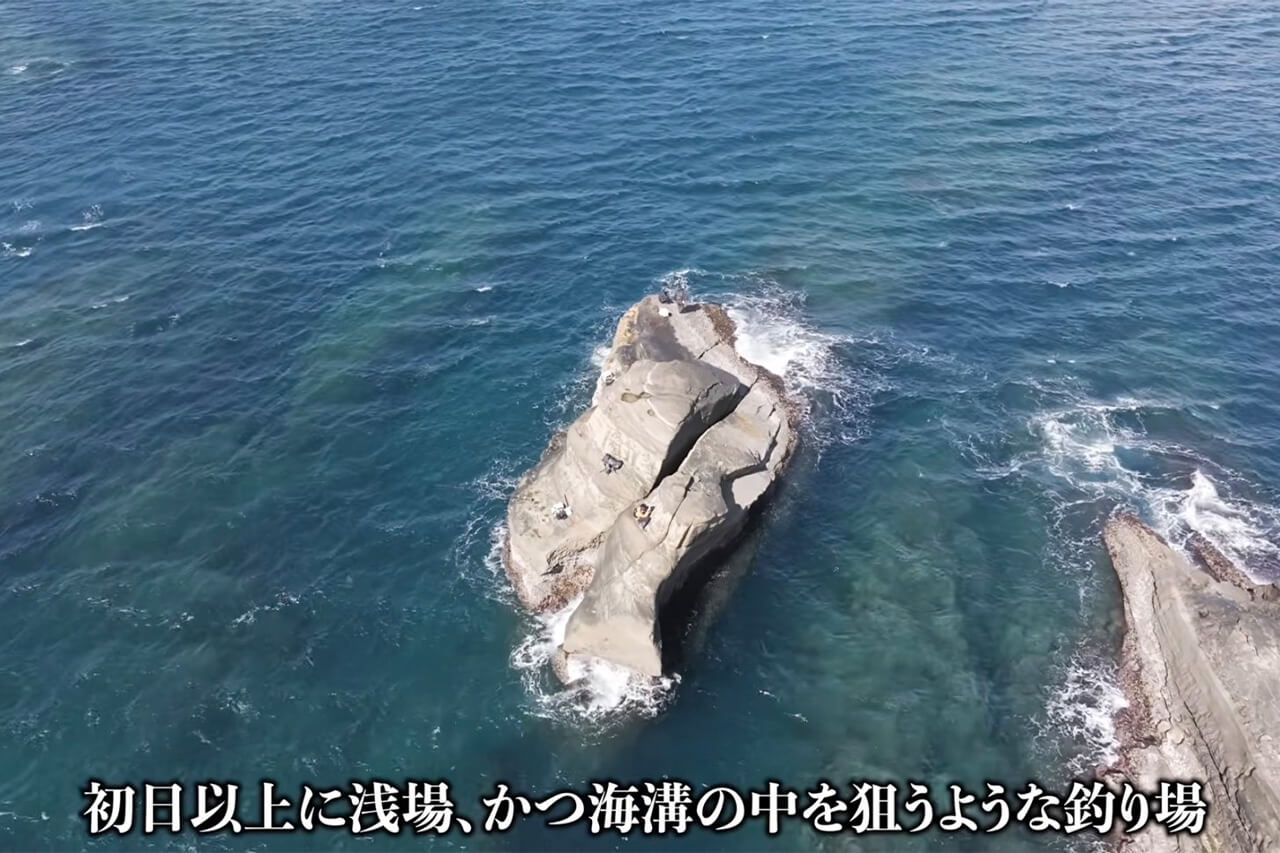 ｜「ヤバい、止まってくれ…」「嘘やろ、デカすぎ」“幻の魚”が潜む『海溝』へ乗り込んだ結果がスゴイ。「ビギナーズラックにも程がある」
