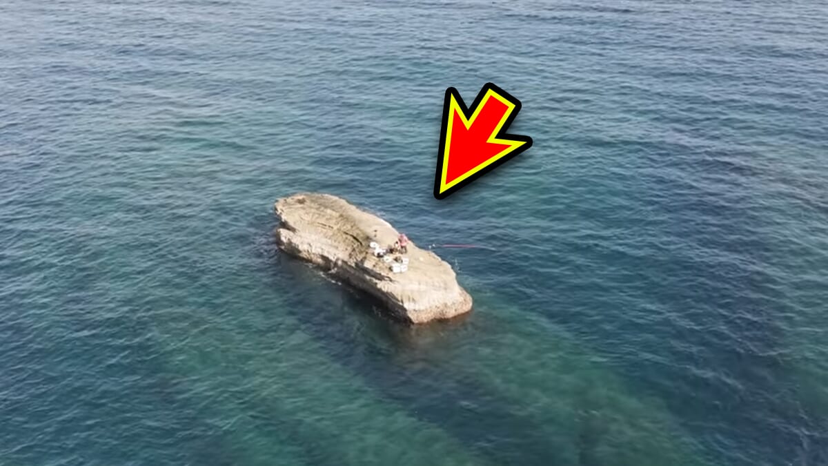 ｜「ヤバい、止まってくれ…」「嘘やろ、デカすぎ」“幻の魚”が潜む『海溝』へ乗り込んだ結果がスゴイ。「ビギナーズラックにも程がある」