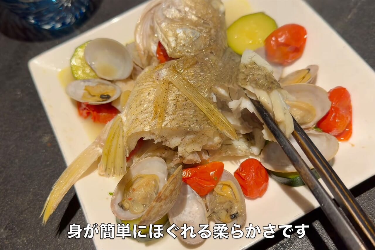 ｜「こんなのアリ？」「やばい、食った」狙いの『巨大魚』が小魚を丸呑み。まさかの釣れ方に、撮影者も唖然。