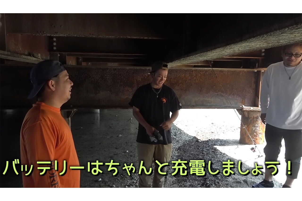 ｜【驚愕】「この発想はスゴすぎ」ラジコンボートが“大転覆”。人が入れない「禁断の場所」でまさかの大物フィッシング
