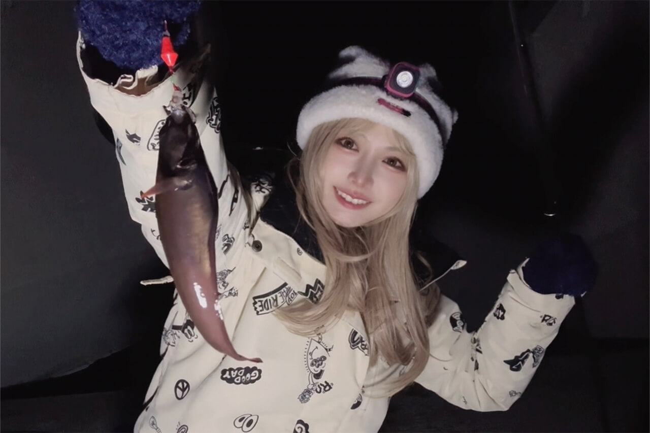 ｜「まんまるおめめがかわいい」美女が夜のテトラで釣りをしたら、“ヌメヌメ”のあの魚まみれに…。
