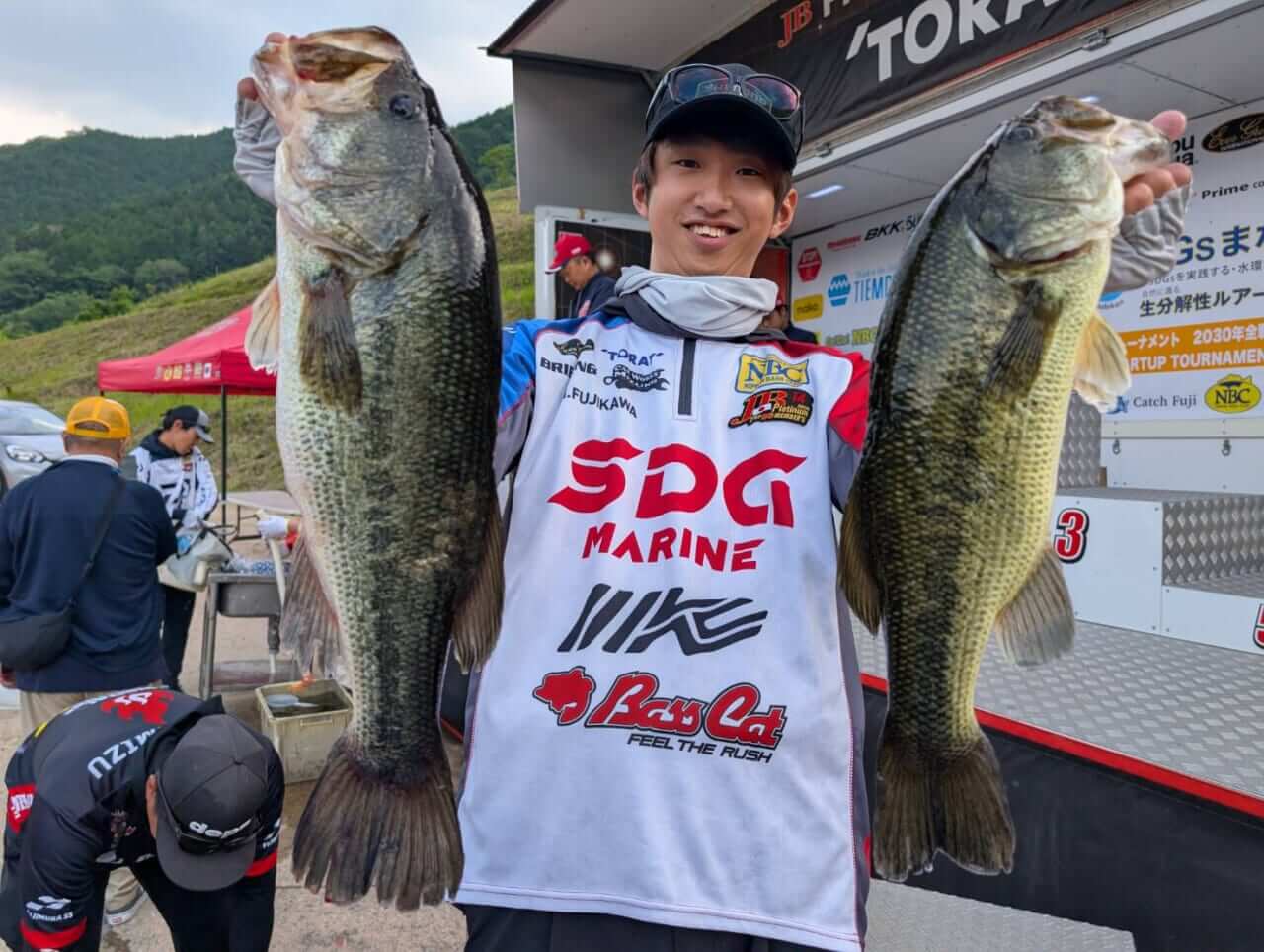 |【速報】キロオーバー釣れまくり⁉白熱の弥栄ダム戦初日トップはD!!【JBトップ50第2戦DAY1結果】