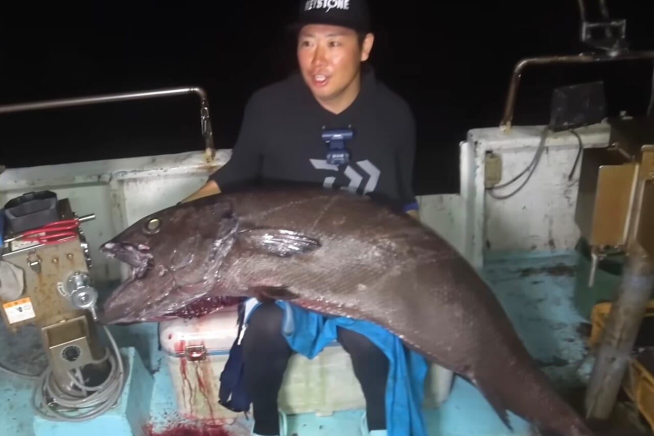 |「恐竜?」「デカすぎる」深海から現れた『販売禁止』の巨大魚が衝撃過ぎた件。「一生に一度レベルかも…」