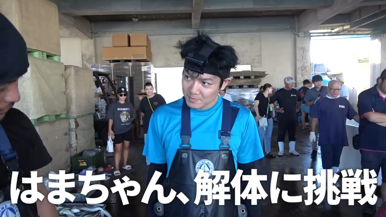 ｜「ウソでしょ」「うわぁ！デカ！」500キロ級の“怪物サメ”を解体したら…。破裂寸前に膨れたお腹から出てきたものが衝撃的だった件。