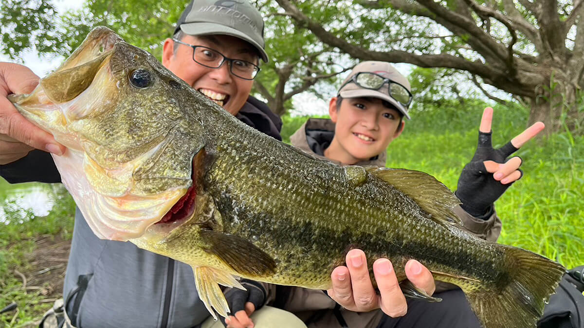 ｜この沼にこんな大物がいたなんて・・・。釣れればデカイは本当だった！多くのアングラーを魅了するタタランバスとは？【鈴木翔のIT’S SHO TIME !!!】