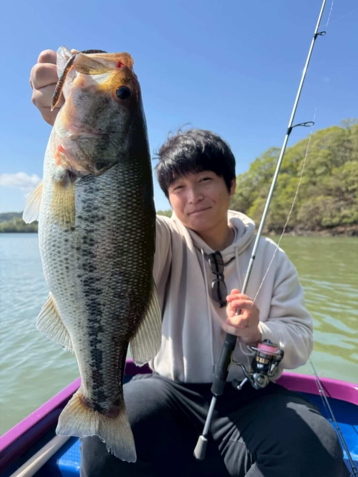 ｜バス釣り初心者、師匠と挑んだエレキボートで「合わせの間」を覚えた話。人生初の40アップをキャッチ!?