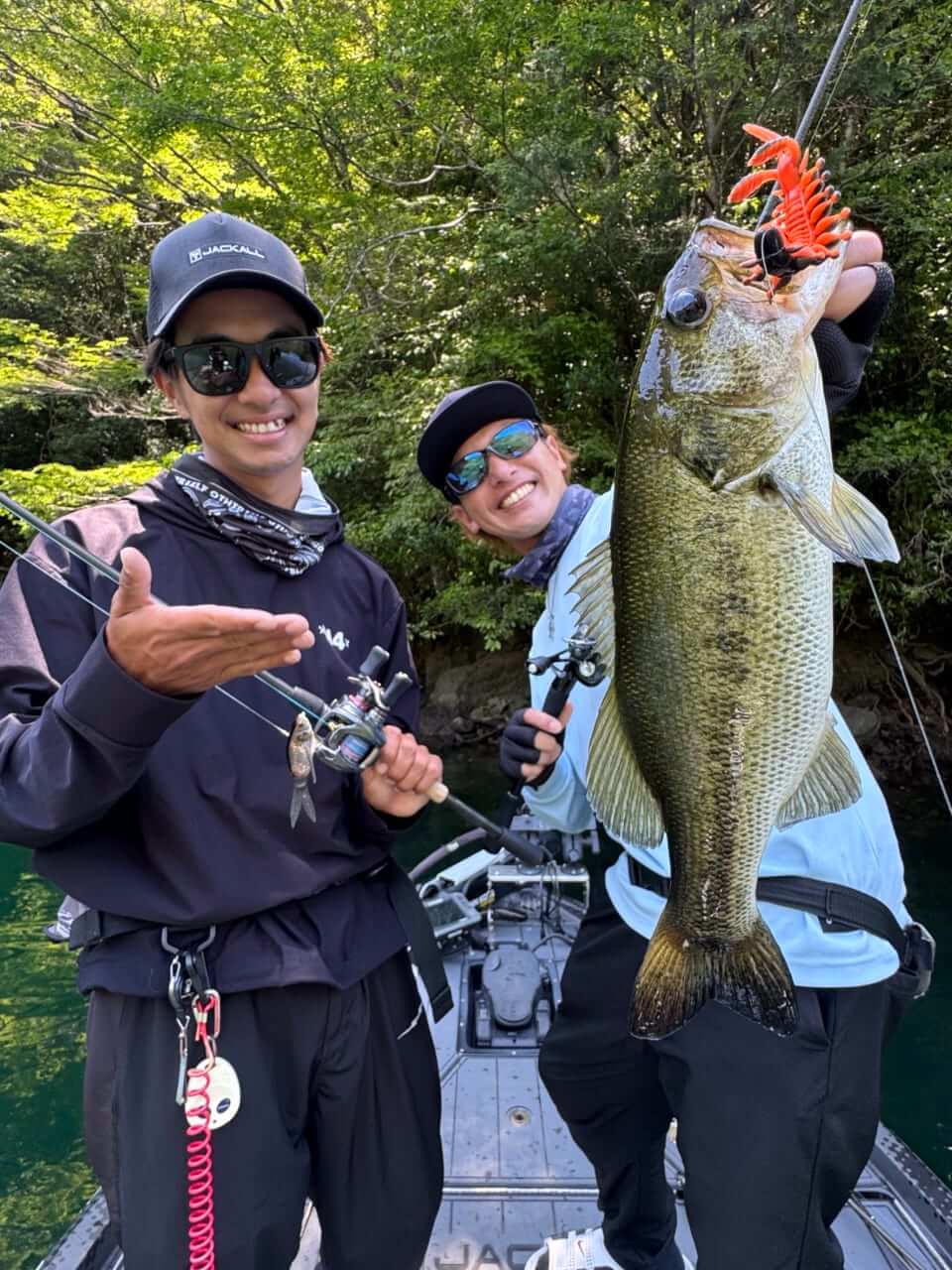 ｜超人気バスプロコンビ登場！超大盛り上がりの七色ダム釣行。動画公開もお楽しみに【大西健太のOKレポート】