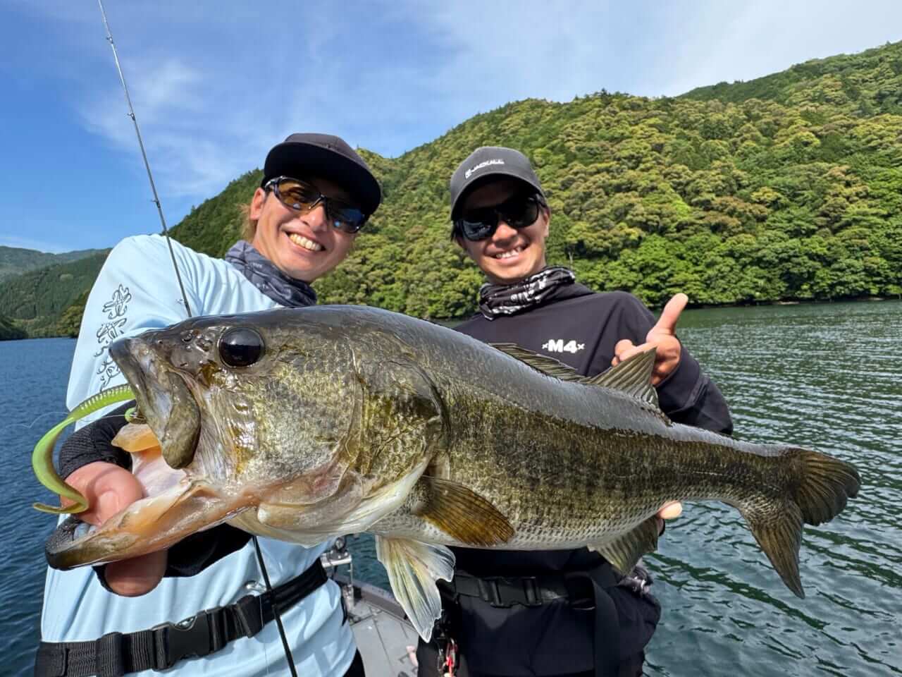 ｜超人気バスプロコンビ登場！超大盛り上がりの七色ダム釣行。動画公開もお楽しみに【大西健太のOKレポート】