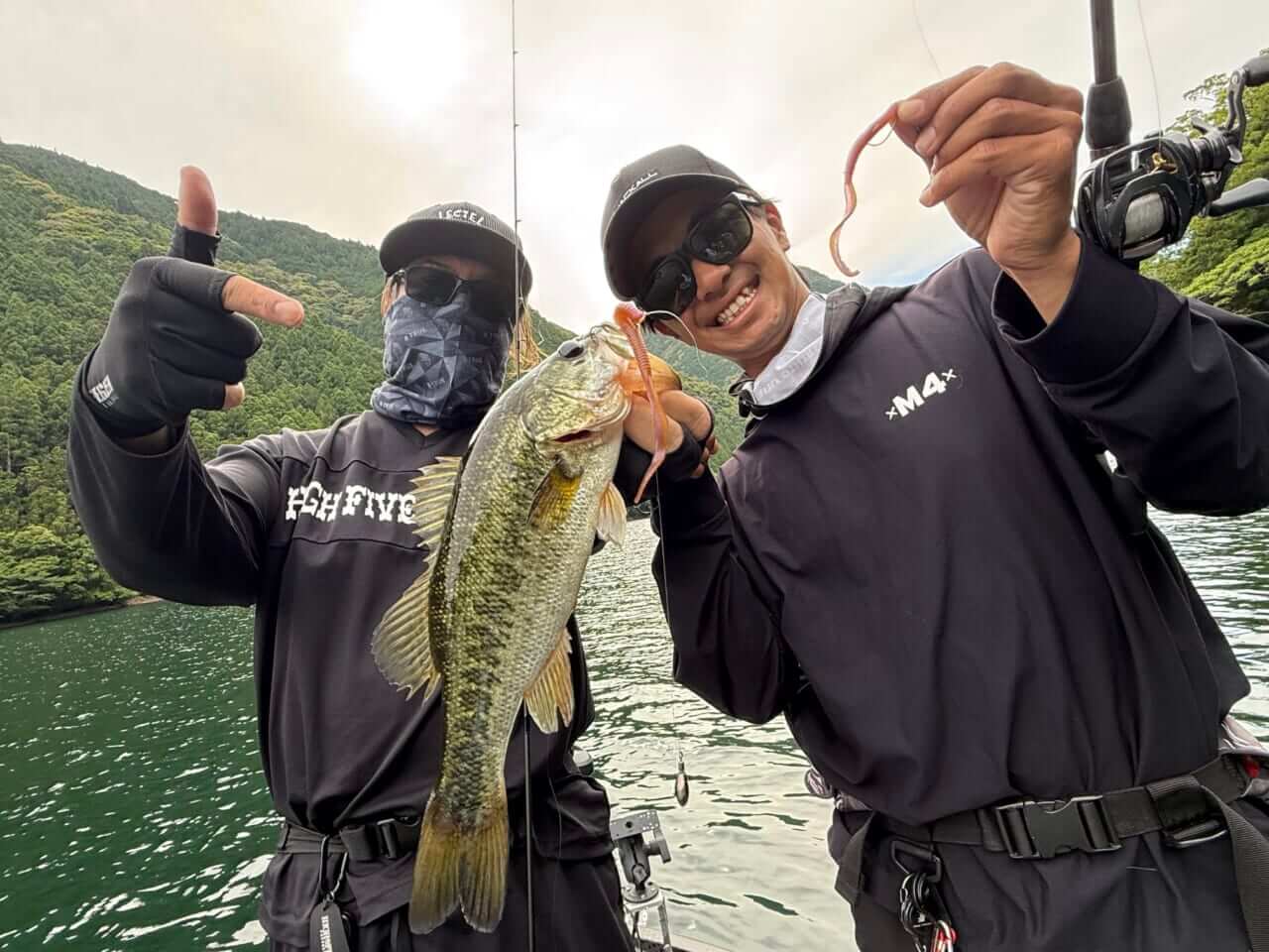 ｜超人気バスプロコンビ登場！超大盛り上がりの七色ダム釣行。動画公開もお楽しみに【大西健太のOKレポート】